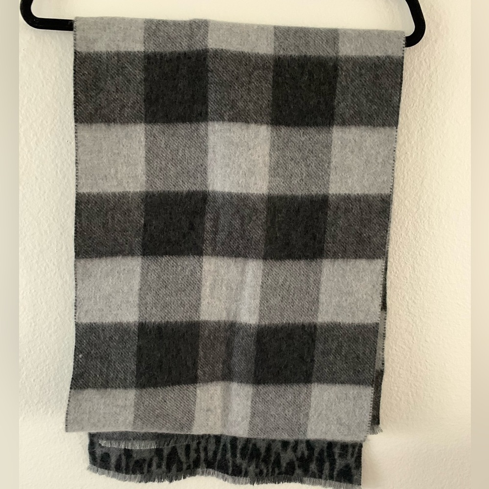 CASHMERES Double Sided Scarf Animal Plaid Print - Picture 15 of 16